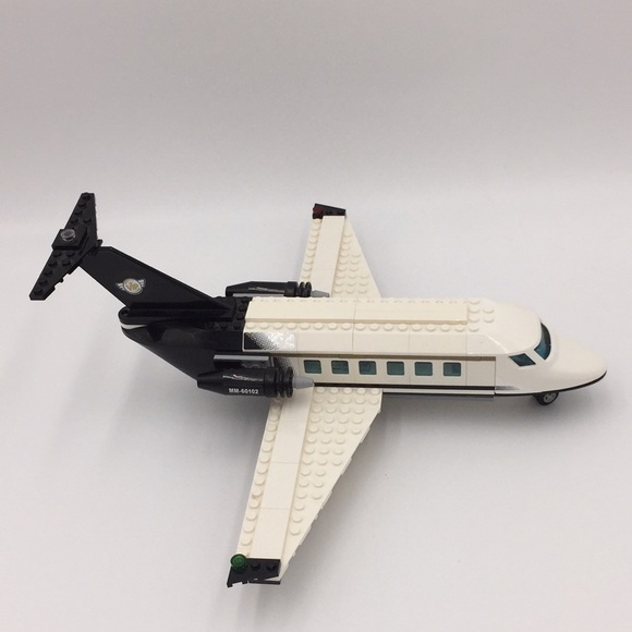 Lego  City Airport Service Building Set Plane Limousine Vehicle 5 Figures 60102 - Picture 3 of 11